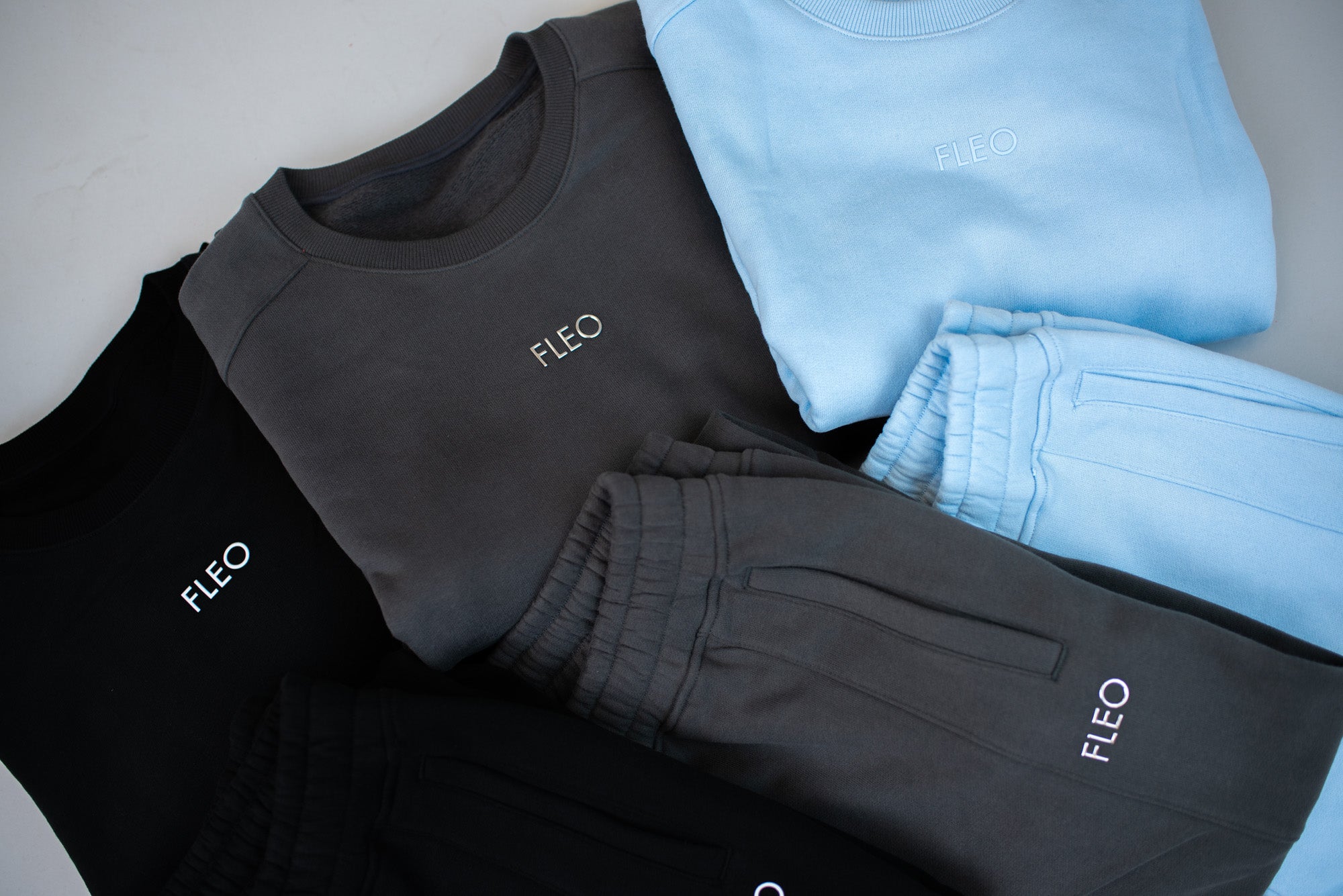 Fleo - Sweatshirt Crop - STYLE AND COLOR CHOSEN AT RANDOM!